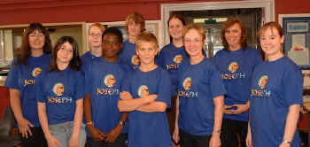 joseph12onstagechorus.jpg (48506 bytes)