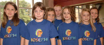 joseph5youngchorus.jpg (45018 bytes)