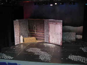 WDTWInsideBarnl.jpg (48616 bytes)